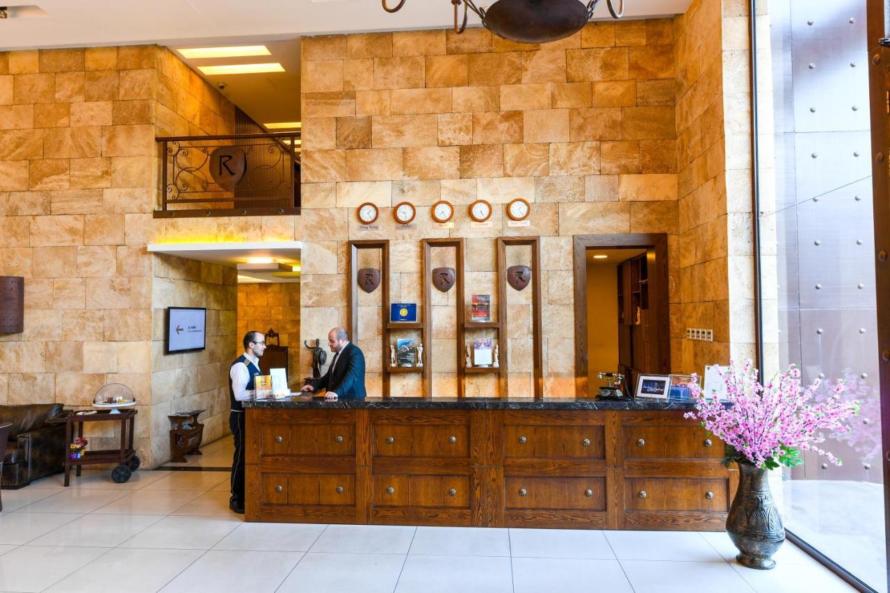 Reston Hotel Dżunija Zewnętrze zdjęcie